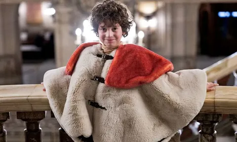 Nhà thiết kế nhí 10 tuổi “làm nên lịch sử” gây chấn động làng mốt toàn cầu