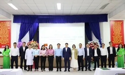 Vietcombank hỗ trợ 1 tỷ đồng thiết bị y tế, trao 200 suất quà tại Hóc Môn và Củ Chi