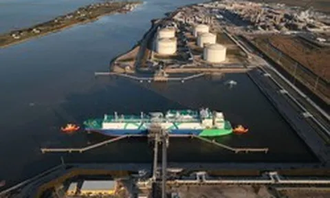 Tàu chở hơn 1 triệu tấn LNG đang chờ cập bến khắp thế giới, báo tin cực vui cho Mỹ