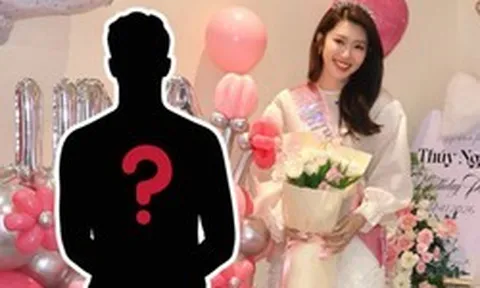 "Thuý Ngân làm đám cưới, giấu chú rể bên trong"