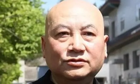 'Đường Tăng' Trì Trọng Thụy tiều tụy trong lễ tang vợ