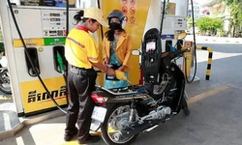 Trong khi láng giềng ban bố tình trạng khẩn cấp vì xăng dầu, Việt Nam gây bất ngờ khiến báo Nga thán phục