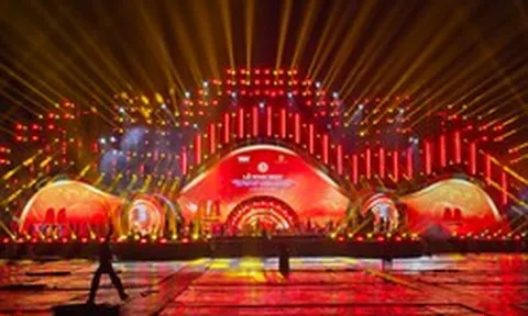 Cận cảnh sân khấu 4.000m² đêm khai mạc Liên hoan Phát thanh toàn quốc 2026