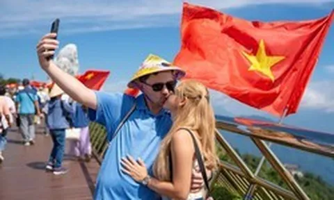 Không chỉ du lịch, nhiều du khách đến Việt Nam để hoàn thiện một thứ đặc biệt cho ngày quan trọng này