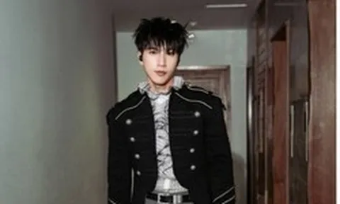 Động thái lạ của HIEUTHUHAI, đăng 30 bức ảnh không caption