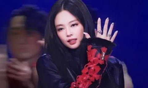 Mỹ nhân quyền lực nhất hành tinh: Công chúa showbiz cả thập kỷ, làm gì cũng khiến giới trẻ phát cuồng