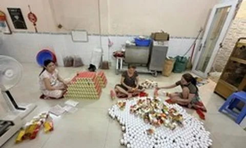 Đột kích “xưởng” thuốc giả khủng ở TP.HCM: Thu giữ 790kg viên nén, 4.000 hộp thuốc dán "mác" ngoại