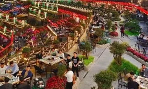 'Đột nhập' nhà hàng lẩu lớn nhất thế giới