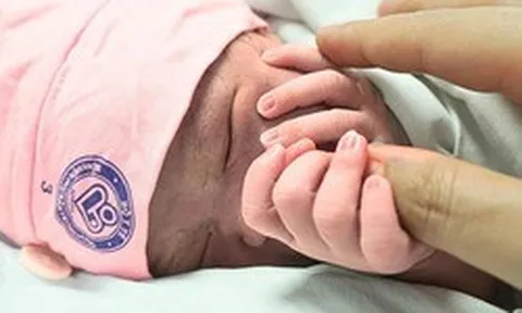 Ba nhóm phụ nữ sinh con được đề xuất nhận hỗ trợ từ 2 triệu đồng