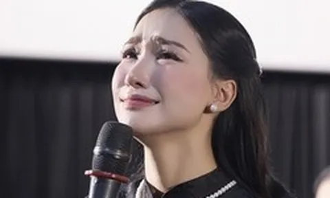 Hoà Minzy thông báo tin buồn: "Chúng ta cũng mới gặp nhau tại Fanconcert 1/2 này thôi và em hứa sẽ tới Concert ở Hà Nội nữa mà"