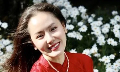 Nữ ca sĩ xinh đẹp, độc thân: Tuổi 42 bất ngờ công khai "con trai"