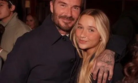 Không còn là "công chúa nhỏ", Harper Beckham "lột xác" thành thiếu nữ, chiếm trọn spotlight bên David Beckham