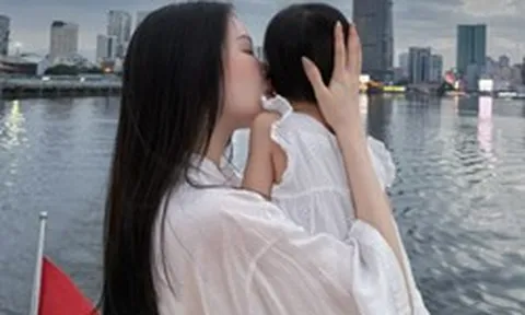 Tiểu thư Việt được giấu kín bưng: Mẹ là hot girl Hà thành, bố là con trai tỷ phú, họ hàng toàn nhân vật đình đám