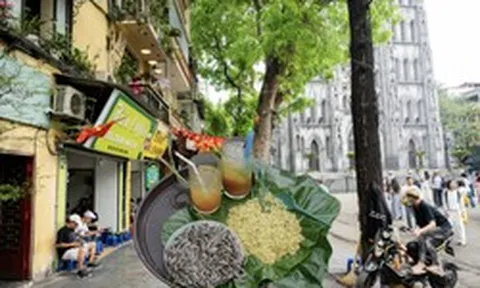 Diện mạo khác lạ của phố trà chanh Nhà thờ Lớn