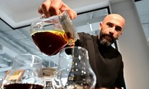 Ly cà phê đắt nhất thế giới 25 triệu đồng có gì đặc biệt?