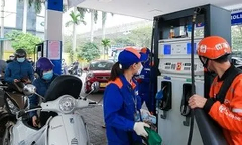 Giá dầu diesel giảm gần 2.000 đồng/lít