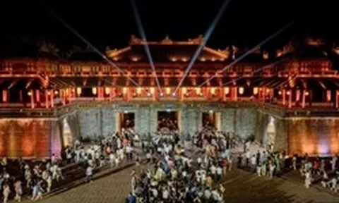 Thực hư sự cố mất kiểm soát, khách ùa vào Ngọ Môn - Huế như 'ong vỡ tổ'