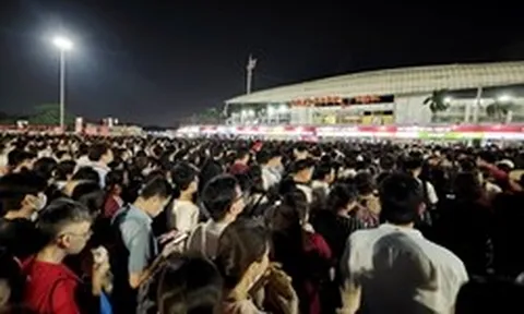Biển người đổ về sân vận động Mỹ Đình tối nay