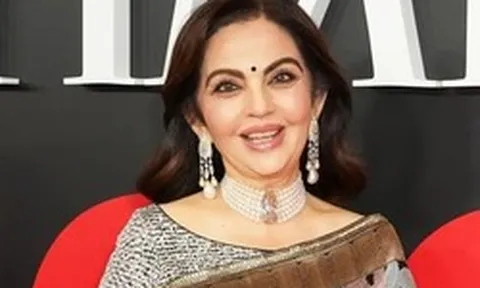 Người phụ nữ giàu nhất châu Á đeo viên kim cương có một không hai trên đời đến tiệc có Jennie