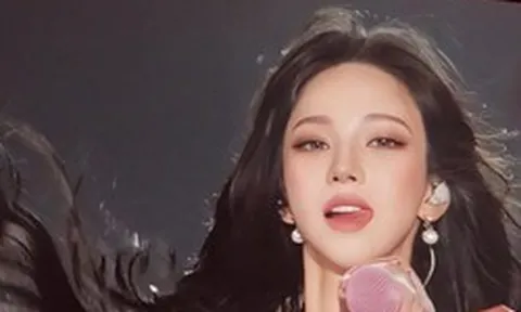 Cả triệu người sững sờ trước nhan sắc đẳng cấp của mỹ nhân đẹp hơn trí tuệ nhân tạo, visual cỡ này bảo sao cứ mãi hot!