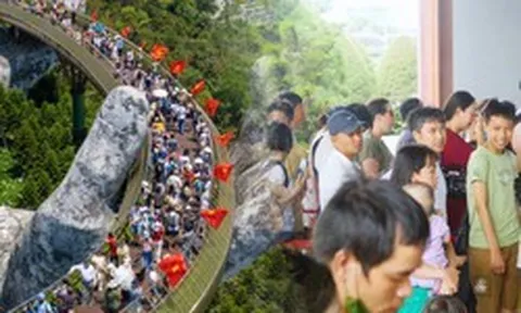 Mới 2 ngày đầu kỳ nghỉ lễ, Đà Nẵng đã đông khủng khiếp!