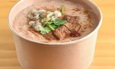Một thói quen cực phổ biến khi ăn đồ mang về: tưởng tiện mà lại khiến vi nhựa "đi thẳng vào bụng"