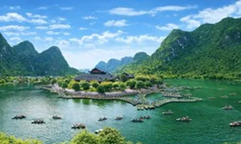 Kỳ nghỉ 30/4 - 1/5 hé lộ: Loạt điểm nóng Phú Quốc, Tràng An,Sơn Trà… cùng lúc hút khách, chuyện gì đang xảy ra?