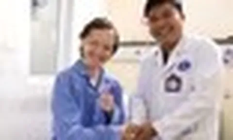 Bệnh nhân người Nga tự đi lại sau mổ u não 7 ngày