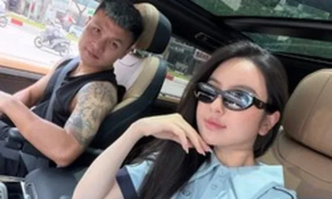 Quang Hải diện áo ba lỗ khoe loạt hình xăm, lái Range Rover 8 tỷ đưa Chu Thanh Huyền đi làm