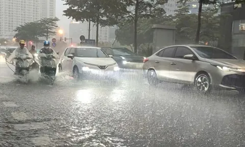 Dự báo thời tiết 8/5: Không khí lạnh dồn dập tràn xuống miền Bắc, mưa dông kéo dài đến bao giờ?