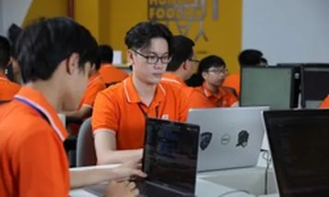 Làn sóng trên khắp các mạng xã hội của hơn 80.000 nhân viên FPT: Chuyện gì đang xảy ra?