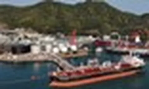 Xuất khẩu xăng dầu chạm đáy 10 năm, Trung Quốc ‘thủ thế’ trước cú sốc năng lượng