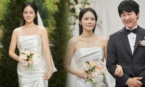 Han Ga In diện lại váy cưới sau 21 năm: Đích thị là nữ thần rồi!