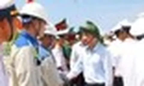 Thứ trưởng Trần Văn Thuấn: Y bác sĩ ở Trường Sa là “nguồn nội lực” để phát triển y tế biển đảo