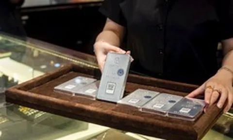 Giá bạc giảm 3 phiên liên tiếp