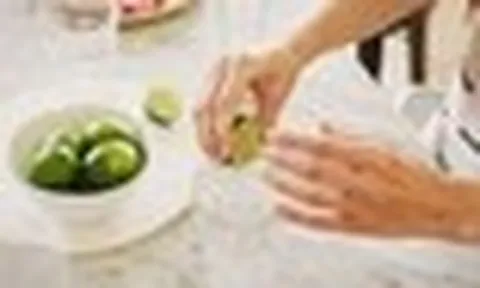 Người phụ nữ uống nước chanh mỗi ngày suốt 6 tháng, đi khám sức khỏe bác sĩ bất ngờ hỏi: "Chị đã làm gì?"
