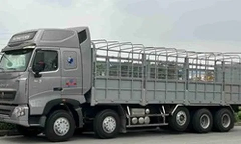 Phát hiện xe tải màu xám lạ, công an Việt Nam lập tức theo dõi giám sát và kiểm tra