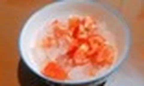 Người phụ nữ rất mê ăn cà chua với 1 loại gia vị, 3 tháng sau đi khám bác sĩ ngạc nhiên: "Cô đã ăn gì vậy?"