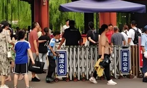 Điều ít ai biết về đường dây "lậu" đưa khách vào đại học top 1 châu Á: Vé vào cửa miễn phí bị đẩy giá ngang vé ca nhạc