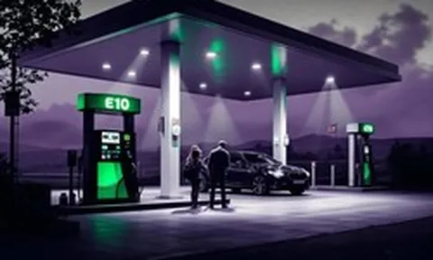 Sự thật là xăng E10 có làm hỏng xe, nhưng nếu gây hại thế sao hàng loạt quốc gia vẫn cho dùng thoải mái?