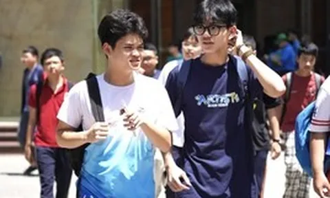 Nắng nóng gay gắt, Hà Nội cho trường chủ động đổi giờ học, hạn chế hoạt động ngoài trời