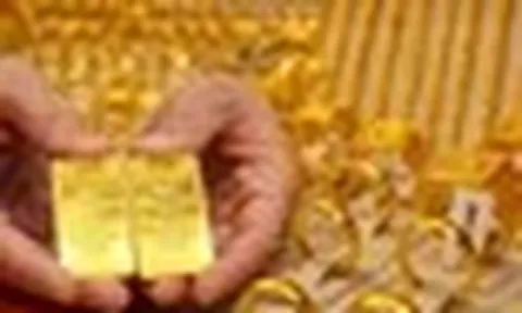 Giá vàng lao dốc mạnh
