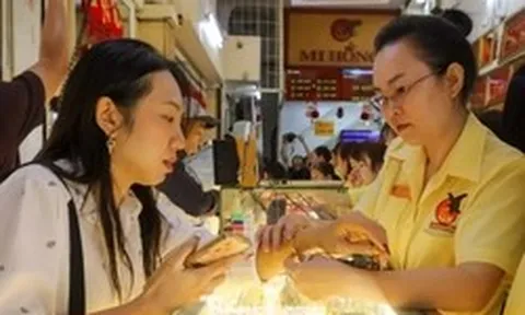 Lý do nhiều người dồn tiền mua vàng trang sức