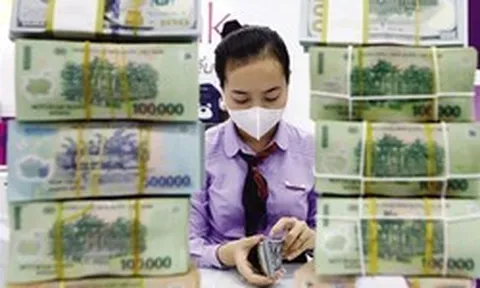 Vì sao ngân hàng vẫn khó huy động tiền gửi dù lãi suất tiết kiệm tăng mạnh?