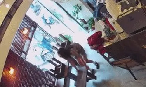 Chủ quán cà phê ở TP.HCM ngủ quên, khách đợi nửa tiếng rồi lao vào làm việc không ngờ