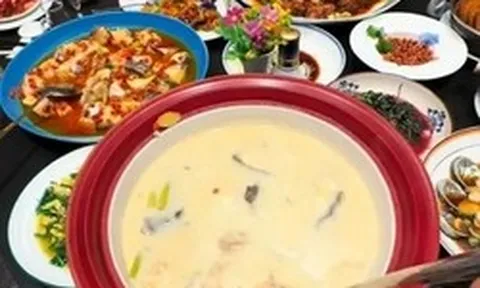 Đằng sau video viral cảnh bể cá vỡ tung thành “thủy cung” trong nhà: Đàn cá giá 1 tỷ đã bị chủ nấu lên ăn hết