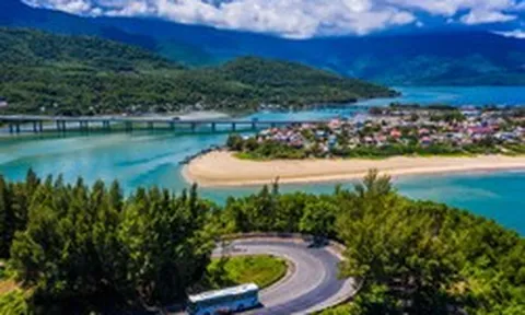 Không phải Phú Quốc, đây là nơi duy nhất ở Việt Nam lọt Top điểm đến tuyệt vời nhất mùa hè: Vừa có núi vừa có biển, mới thu ngân sách hơn 34.000 tỷ đồng