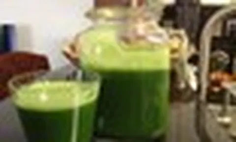 Người phụ nữ 40 tuổi suy thận cấp vì uống loại nước nhiều người coi là “thần dược” trị táo bón, càng uống càng… khỏe