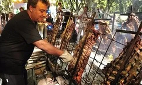 Món ăn đặc biệt được xem là "vũ khí vô địch" của Argentina: Phải mang hơn nửa tấn từ quê nhà sang Mỹ để tiếp sức cho Messi