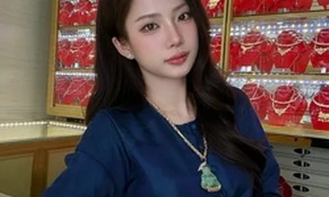 Cô chủ tiệm vàng "gây sốt" với nhan sắc đỉnh cao, chẳng thua kém gì bất cứ hot girl đình đám nào ở thời điểm hiện tại